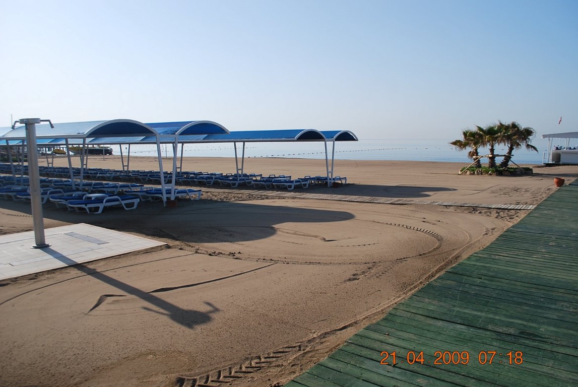 imagini hotel TITANIC LARA